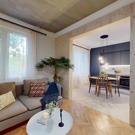 Modern 2 Bedroom - Free Parking شقة