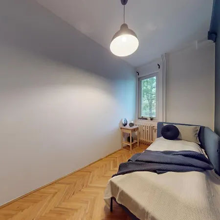 Modern 2 Bedroom - Free Parking * براتسيلافا